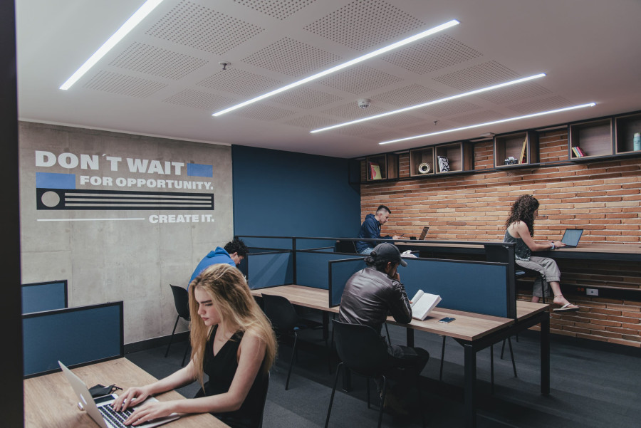 Servicios para que tu día a día en The Spot sea lo más cómodo posible. Te ofrecemos una serie de servicios incluidos en el precio de tu apartaestudio.